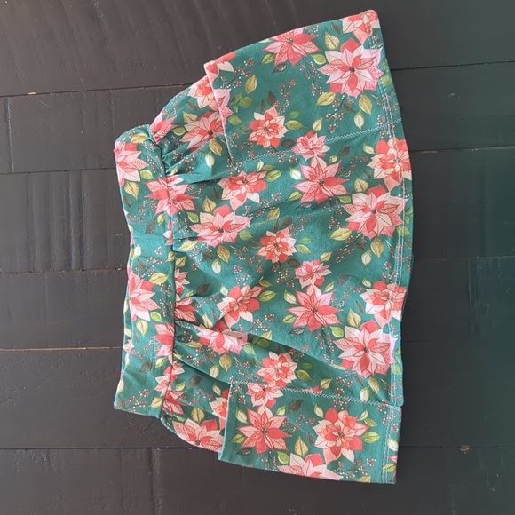 Christmas Poinsettia Skirt with Pockets - Picture 1 of 2